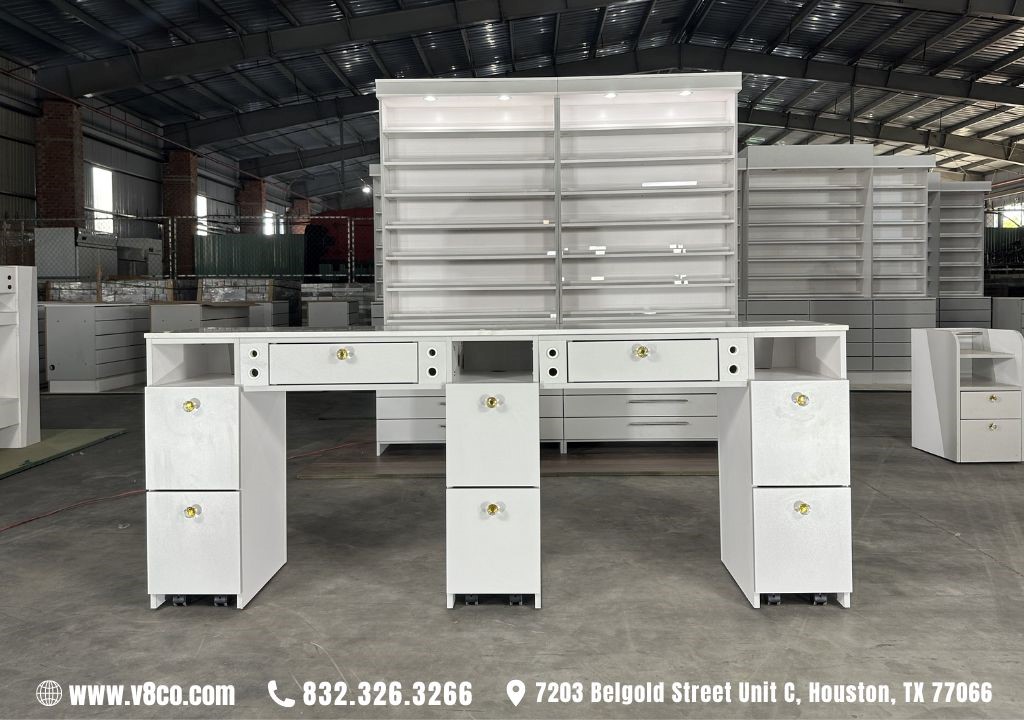 Utilities and features of the manicure table