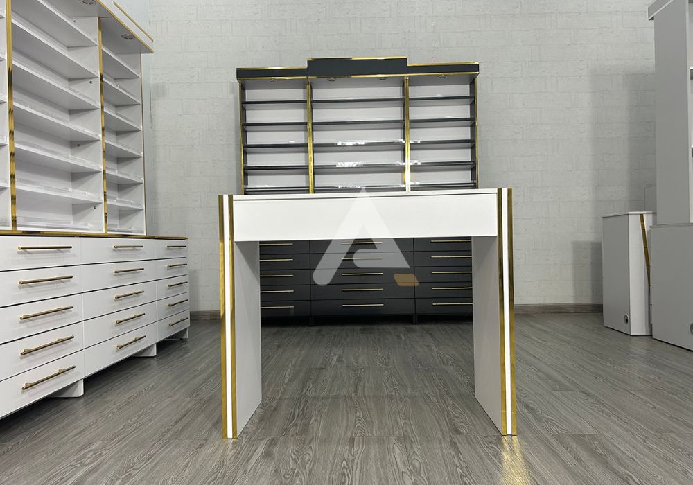 Save space in your salon when choosing this nail table model.