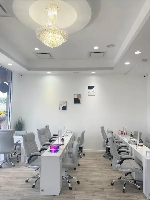 nail table white gray